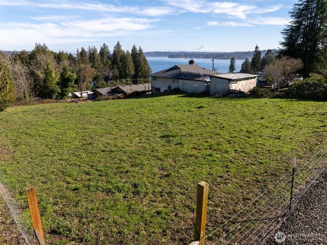 8185 E Seaview Drive, Port Orchard, WA 98366