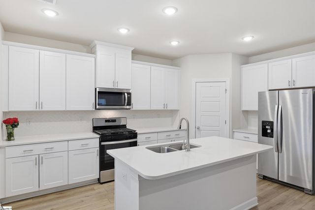 817 Elgon Walk Drive, Fountain Inn, SC 29644