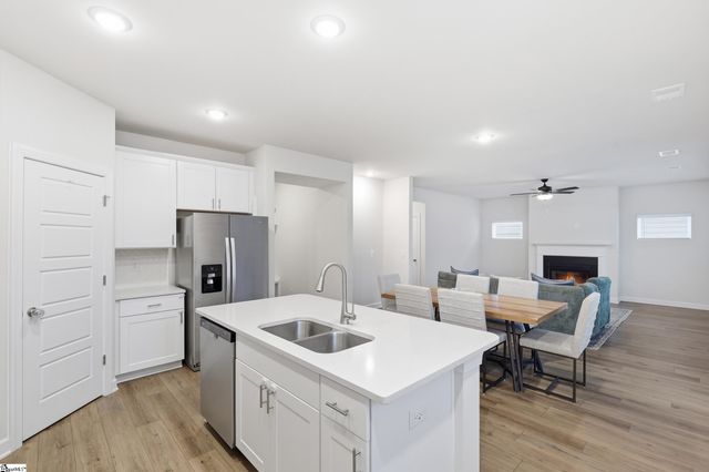 817 Elgon Walk Drive, Fountain Inn, SC 29644