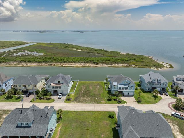 21 Hawkeye, Hitchcock, TX 77563