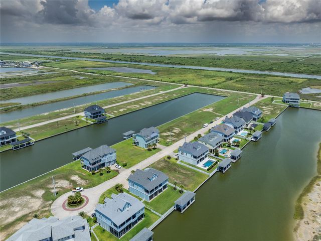 21 Hawkeye, Hitchcock, TX 77563