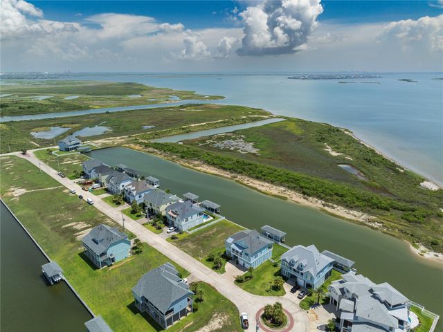 21 Hawkeye, Hitchcock, TX 77563