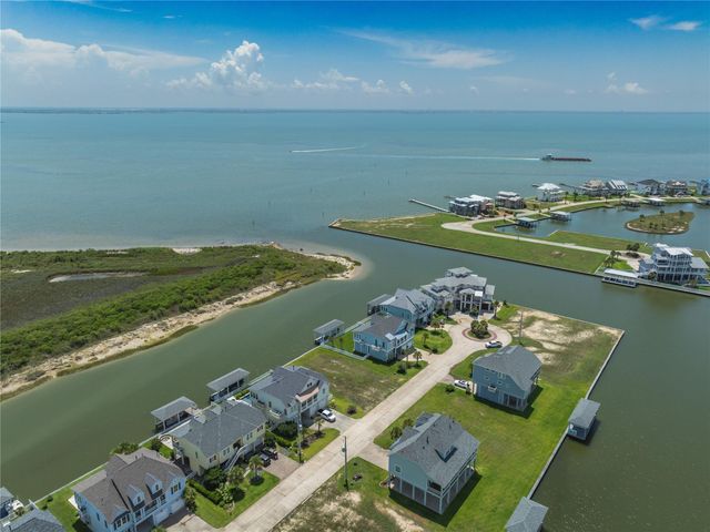 21 Hawkeye, Hitchcock, TX 77563