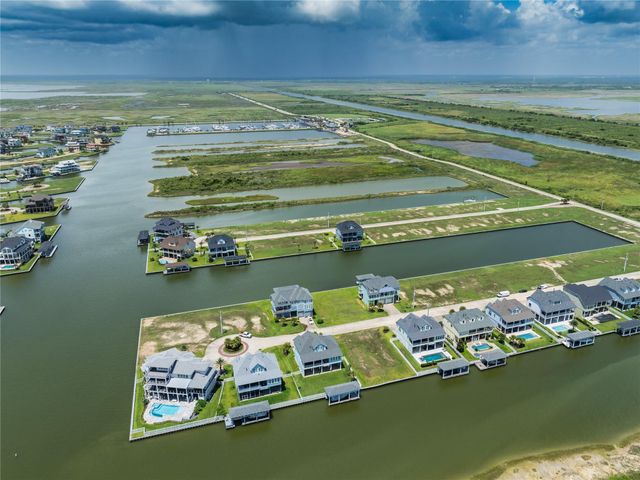 21 Hawkeye, Hitchcock, TX 77563