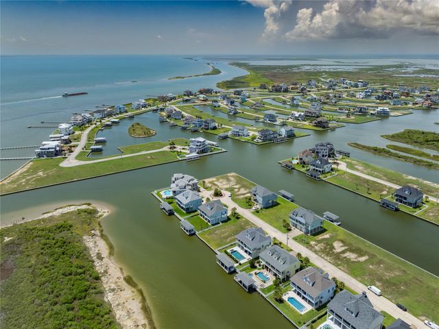 21 Hawkeye, Hitchcock, TX 77563