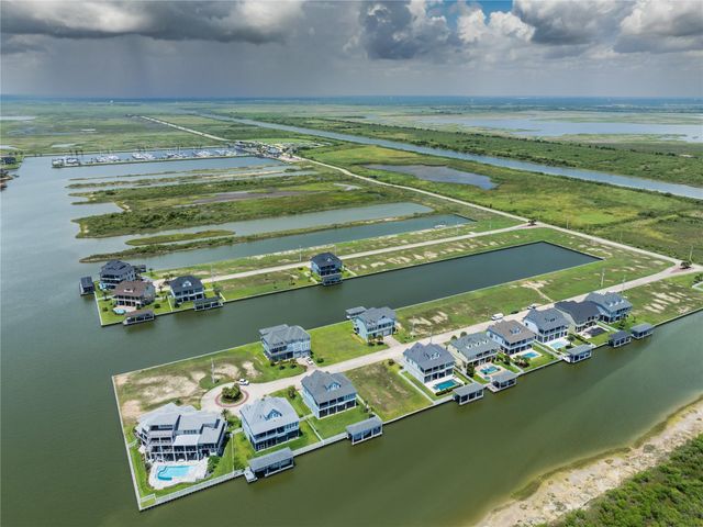 21 Hawkeye, Hitchcock, TX 77563