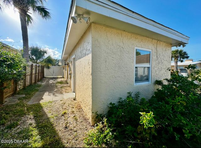 1104 Jacaranda Avenue Apt 1, Daytona Beach, FL 32118