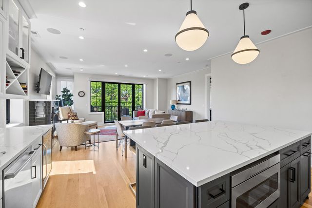 1024 Washington Boulevard 301, Oak Park, IL 60302