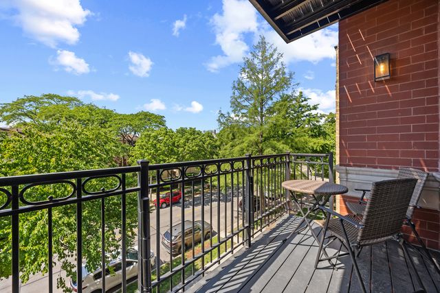 1024 Washington Boulevard 301, Oak Park, IL 60302