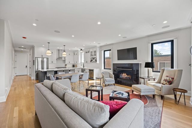 1024 Washington Boulevard 301, Oak Park, IL 60302