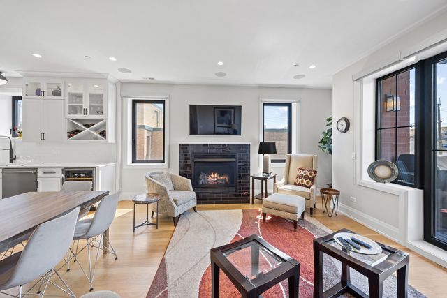 1024 Washington Boulevard 301, Oak Park, IL 60302