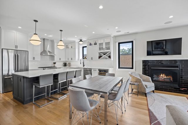 1024 Washington Boulevard 301, Oak Park, IL 60302