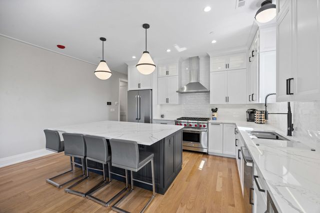 1024 Washington Boulevard 301, Oak Park, IL 60302