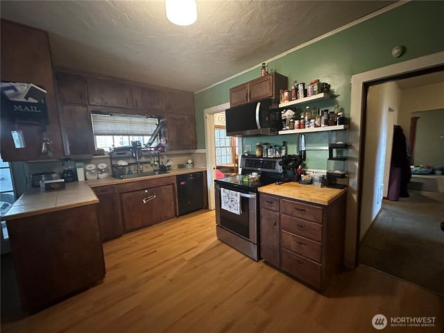 216 127th Street E, Tacoma, WA 98445