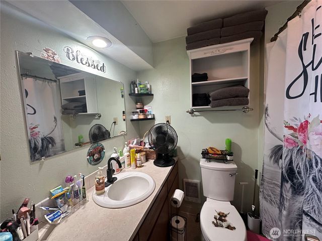 216 127th Street E, Tacoma, WA 98445