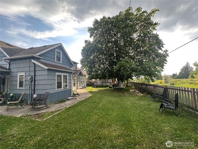 216 127th Street E, Tacoma, WA 98445