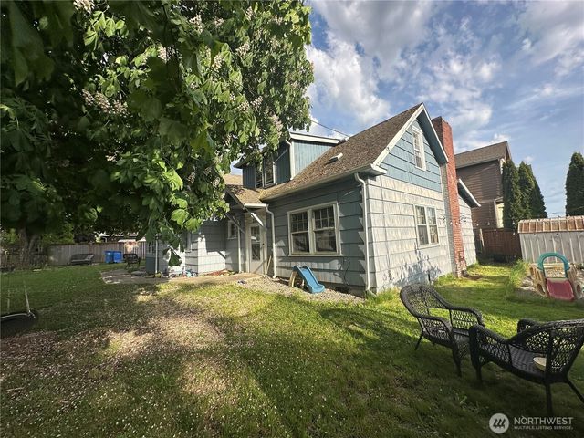 216 127th Street E, Tacoma, WA 98445