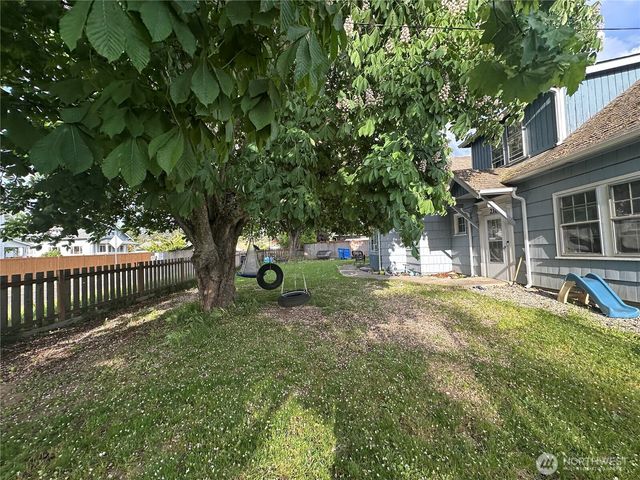 216 127th Street E, Tacoma, WA 98445