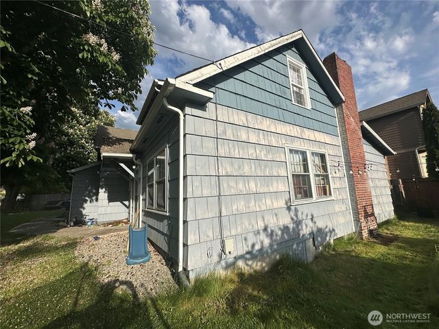 216 127th Street E, Tacoma, WA 98445