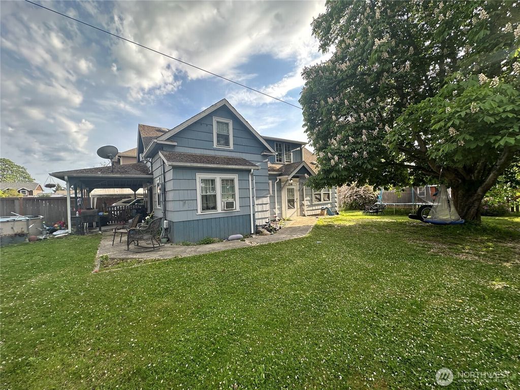 216 127th Street E, Tacoma, WA 98445