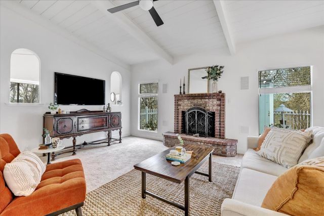 12025 Wanderer Rd, Auburn, CA 95602