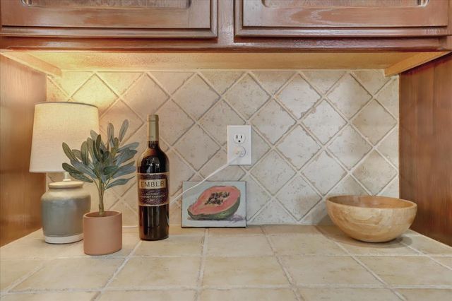 12025 Wanderer Rd, Auburn, CA 95602