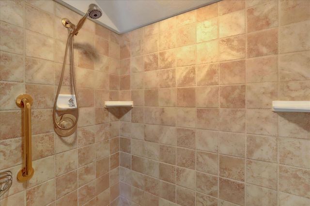 12025 Wanderer Rd, Auburn, CA 95602