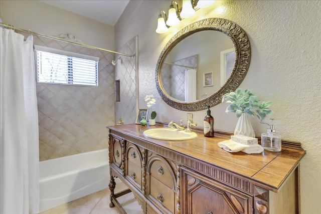 12025 Wanderer Rd, Auburn, CA 95602