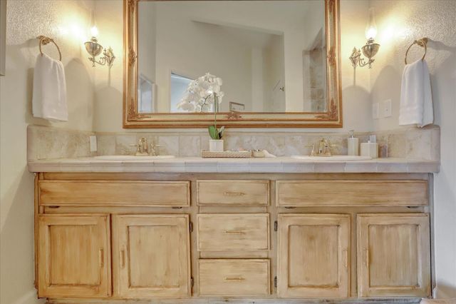 12025 Wanderer Rd, Auburn, CA 95602