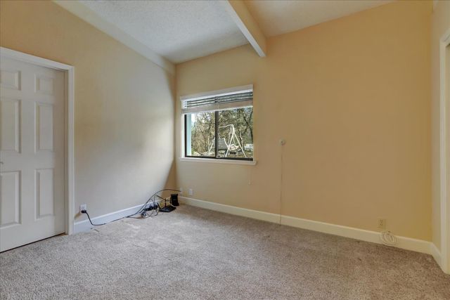 12025 Wanderer Rd, Auburn, CA 95602