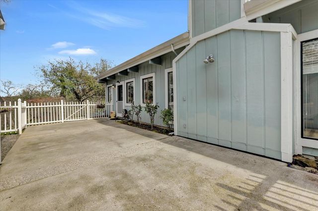 12025 Wanderer Rd, Auburn, CA 95602