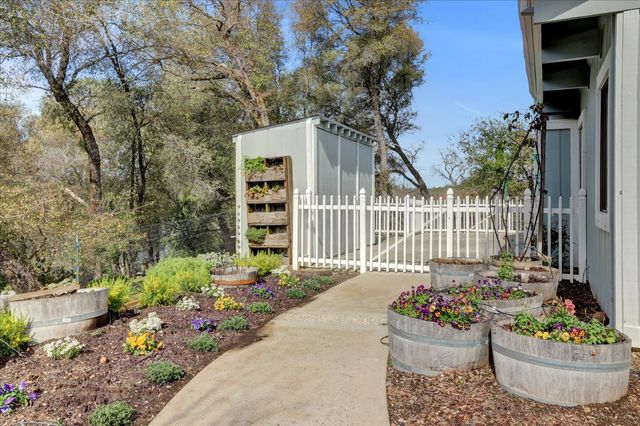 12025 Wanderer Rd, Auburn, CA 95602