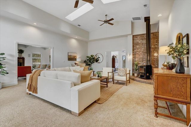 12025 Wanderer Rd, Auburn, CA 95602