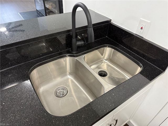 471 Lees Mill DR, Newport News, VA 23608