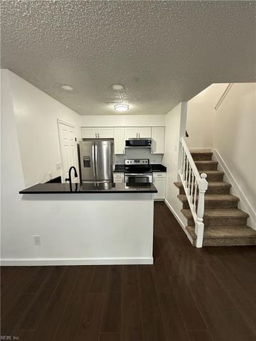 471 Lees Mill DR, Newport News, VA 23608