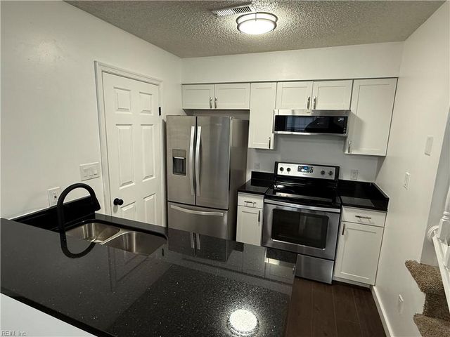 471 Lees Mill DR, Newport News, VA 23608