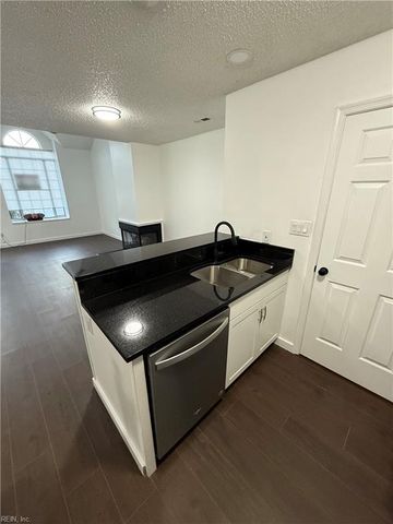 471 Lees Mill DR, Newport News, VA 23608