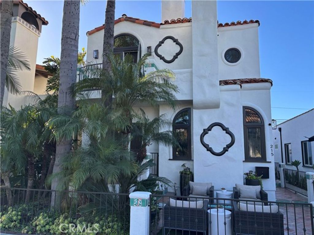 215 Glendora, Long Beach, CA 90803