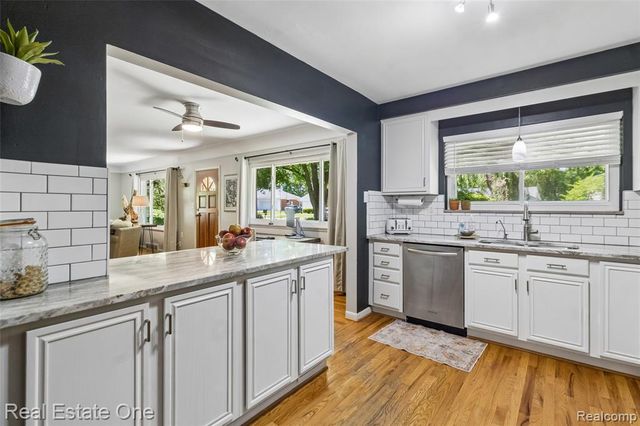 2189 Devonshire Road, Bloomfield Hills, MI 48302