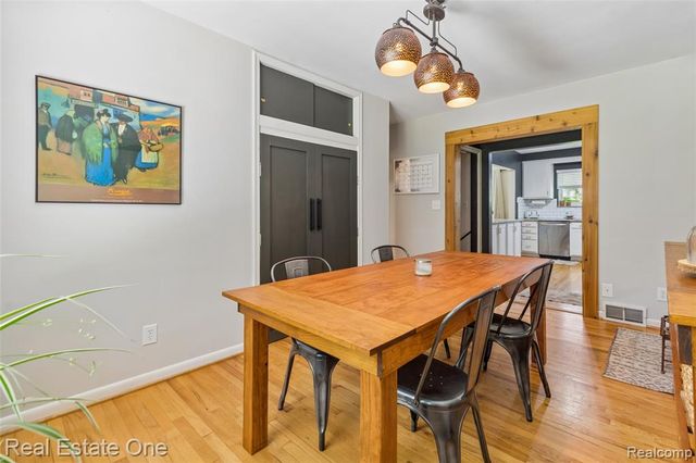 2189 Devonshire Road, Bloomfield Hills, MI 48302