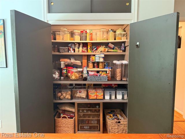 2189 Devonshire Road, Bloomfield Hills, MI 48302