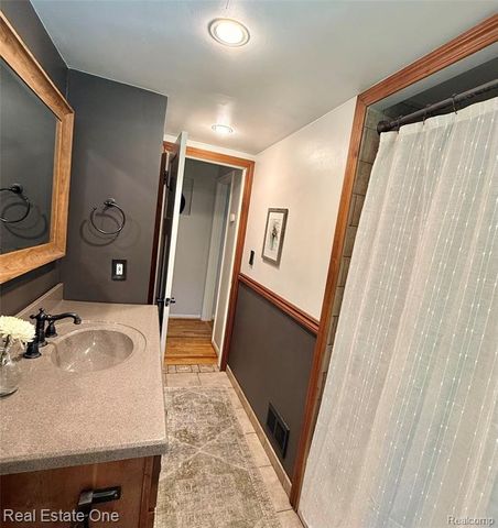 2189 Devonshire Road, Bloomfield Hills, MI 48302