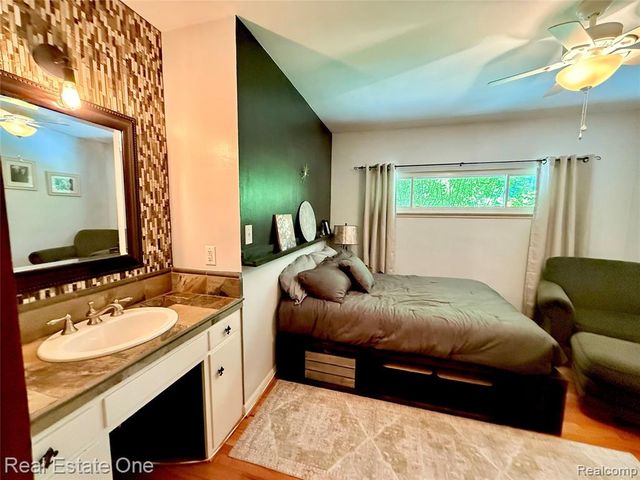 2189 Devonshire Road, Bloomfield Hills, MI 48302