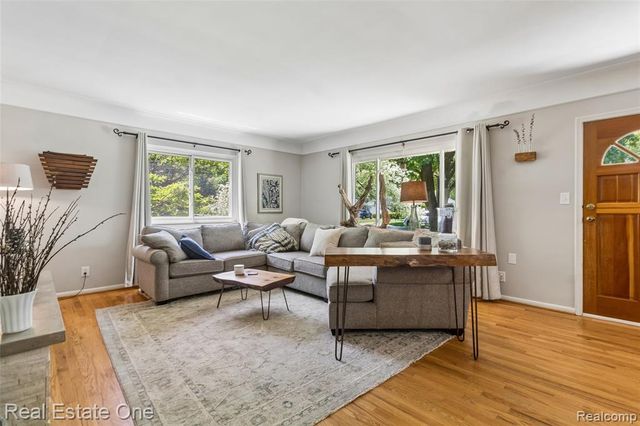 2189 Devonshire Road, Bloomfield Hills, MI 48302