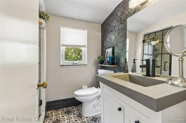 2189 Devonshire Road, Bloomfield Hills, MI 48302