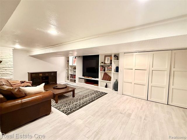2189 Devonshire Road, Bloomfield Hills, MI 48302