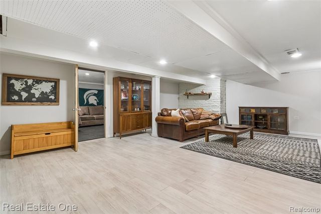 2189 Devonshire Road, Bloomfield Hills, MI 48302