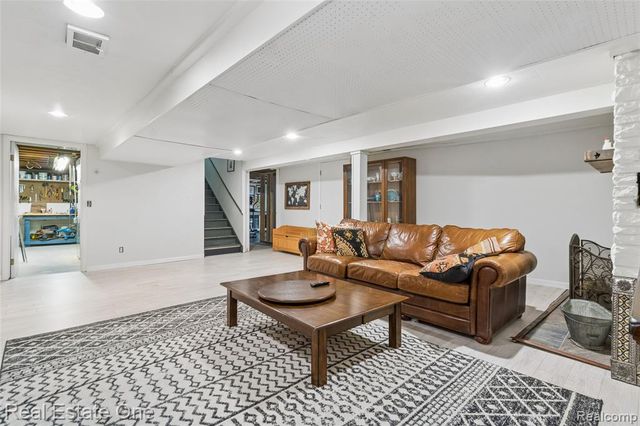 2189 Devonshire Road, Bloomfield Hills, MI 48302