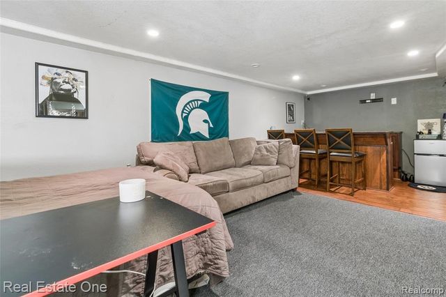 2189 Devonshire Road, Bloomfield Hills, MI 48302