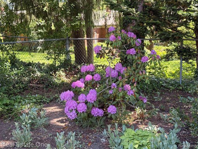 2189 Devonshire Road, Bloomfield Hills, MI 48302